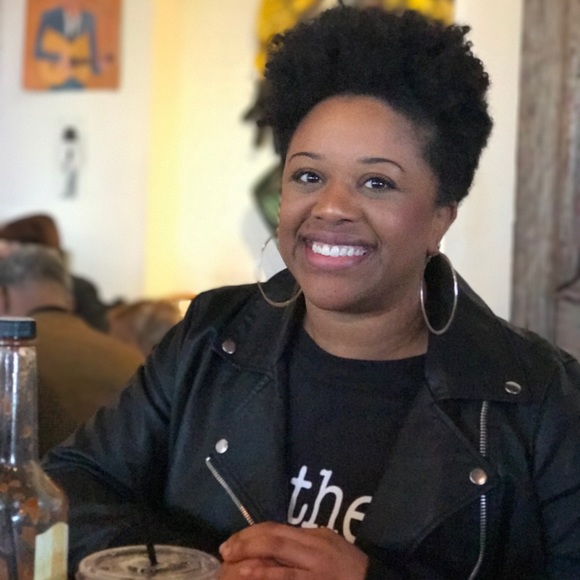 Meet your Posher, Andi - Picture 1 of 1